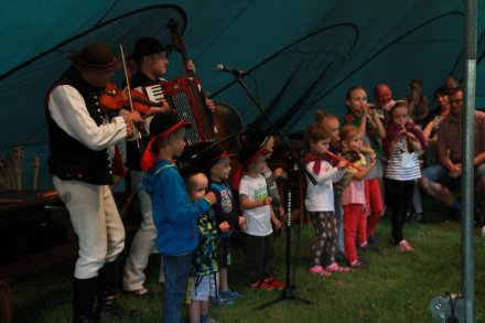 Fragmnet warsztatów nauki gry na instrumentach pasterskich